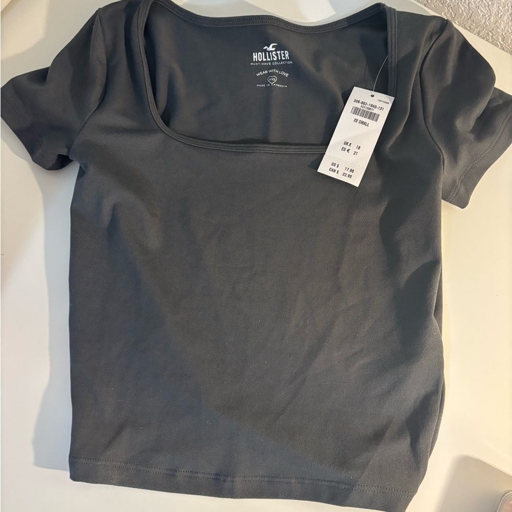 Hollister Women's Gray Short Sleeve Tee
